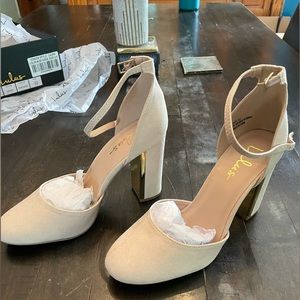NWT LULUs Nude and Gild Heels, sz 8.5